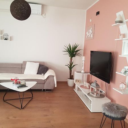 Apartmani Milutin Brodarica  Kültér fotó