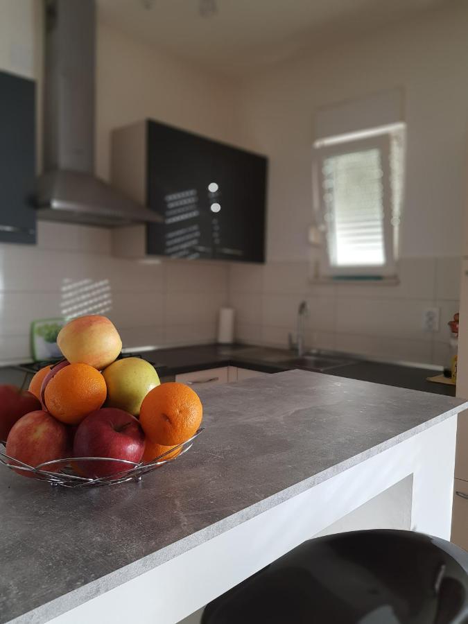 Apartmani Milutin Brodarica  Kültér fotó