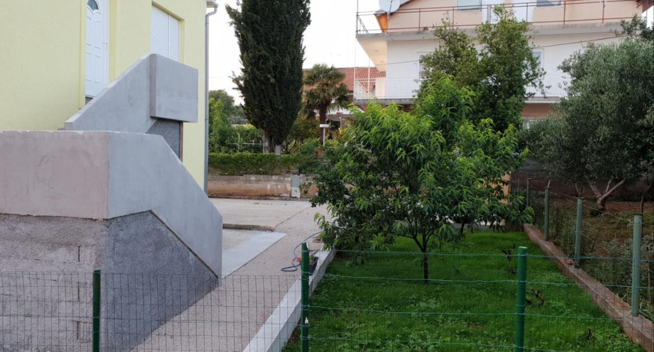 Apartmani Milutin Brodarica  Kültér fotó