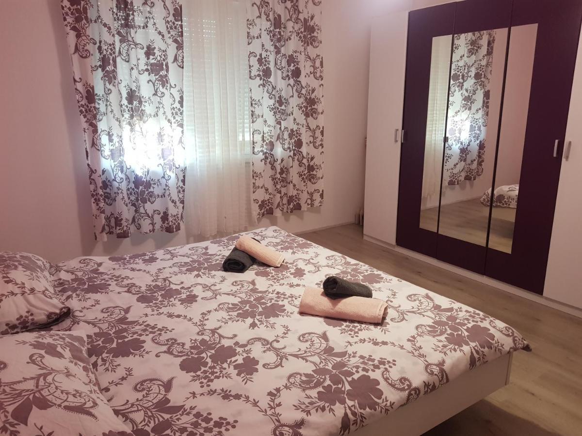 Apartmani Milutin Brodarica  Kültér fotó