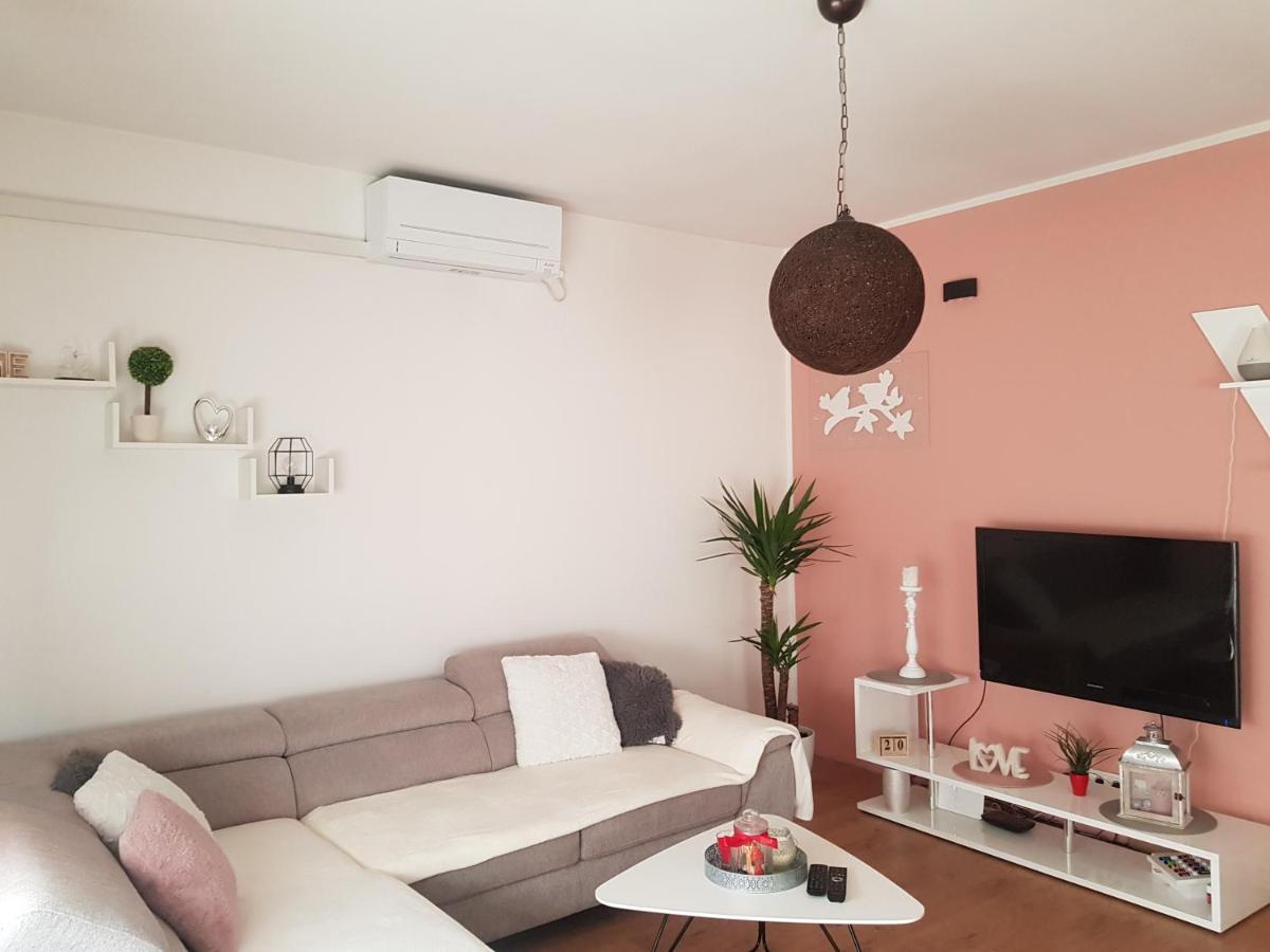 Apartmani Milutin Brodarica  Kültér fotó