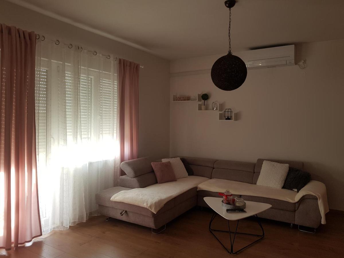 Apartmani Milutin Brodarica  Kültér fotó